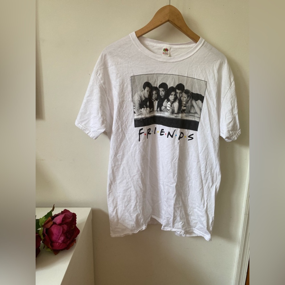 Friends Graphic Tee Shirt Size Large